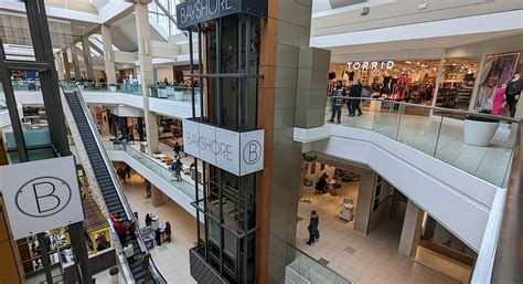Bayshore Shopping Centre .